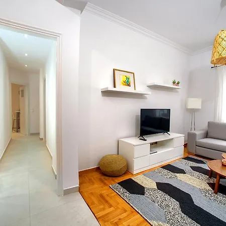 Acropolis Area Family Friendly 2bdr Apartment *