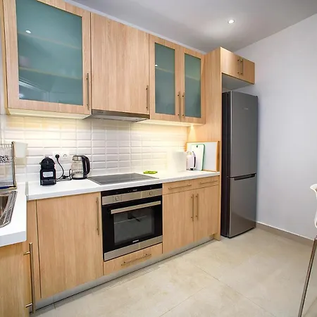 Acropolis Area Family Friendly 2bdr Apartment Athens