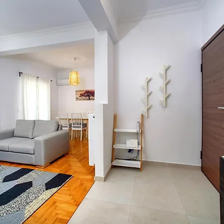 Acropolis Area Family Friendly 2bdr