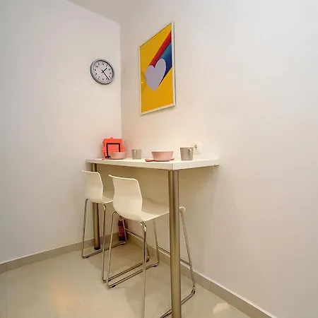 Acropolis Area Family Friendly 2bdr Apartment